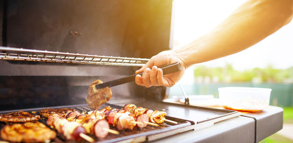 Cropped hand of man preparing food