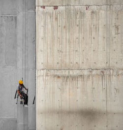 Workers are abseiling painted tall buildings
