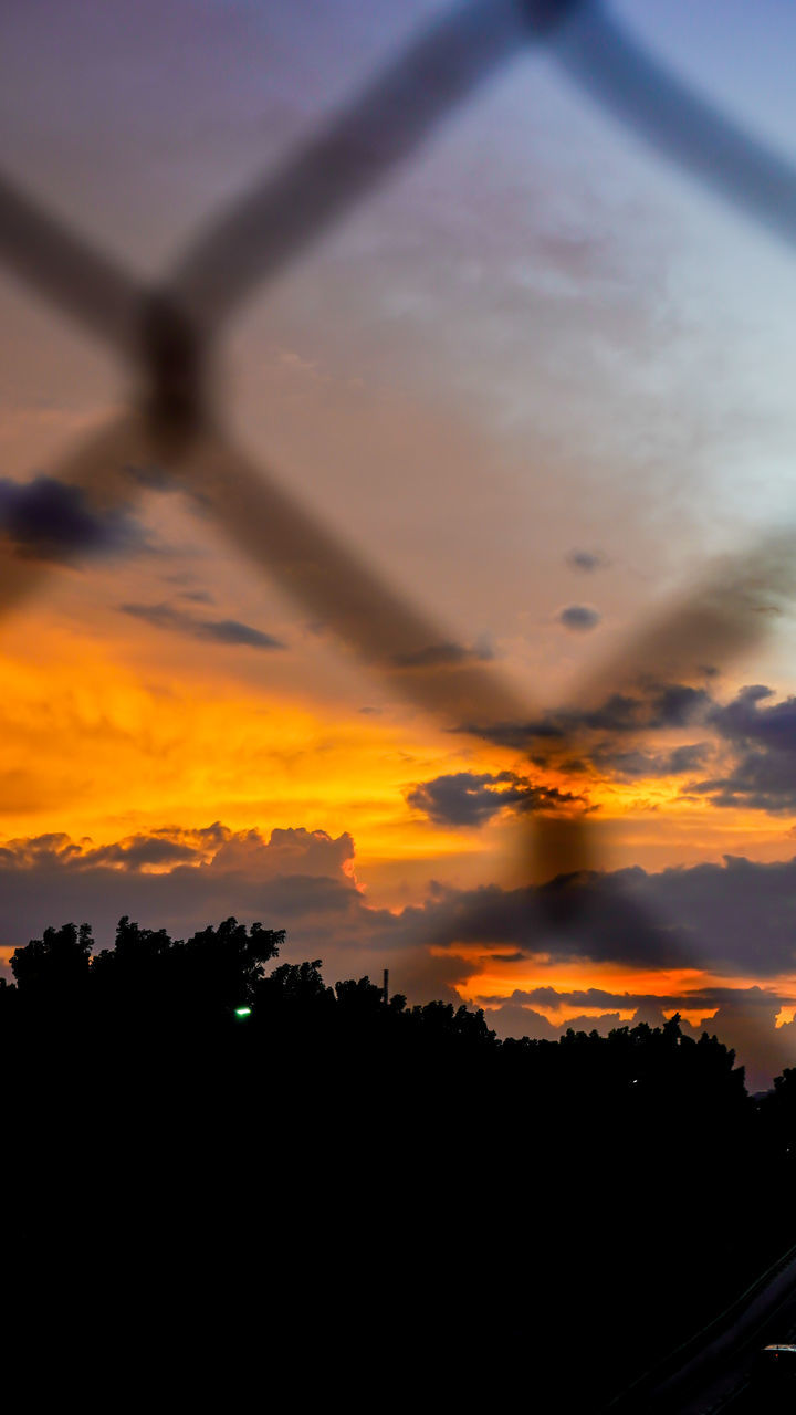 sky, cloud, sunset, beauty in nature, nature, afterglow, silhouette, scenics - nature, environment, dramatic sky, orange color, no people, tranquility, landscape, sunlight, tranquil scene, outdoors, tree, horizon, idyllic, red sky at morning, travel, sun, evening, dawn, cloudscape, travel destinations, plant, land, multi colored, architecture, non-urban scene