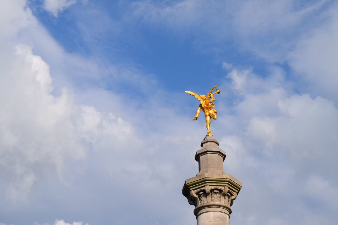 LOW ANGLE VIEW OF SCULPTURE AGAINST SKY