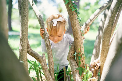 Close-up of girl against tree trunk