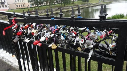 Row of objects in row