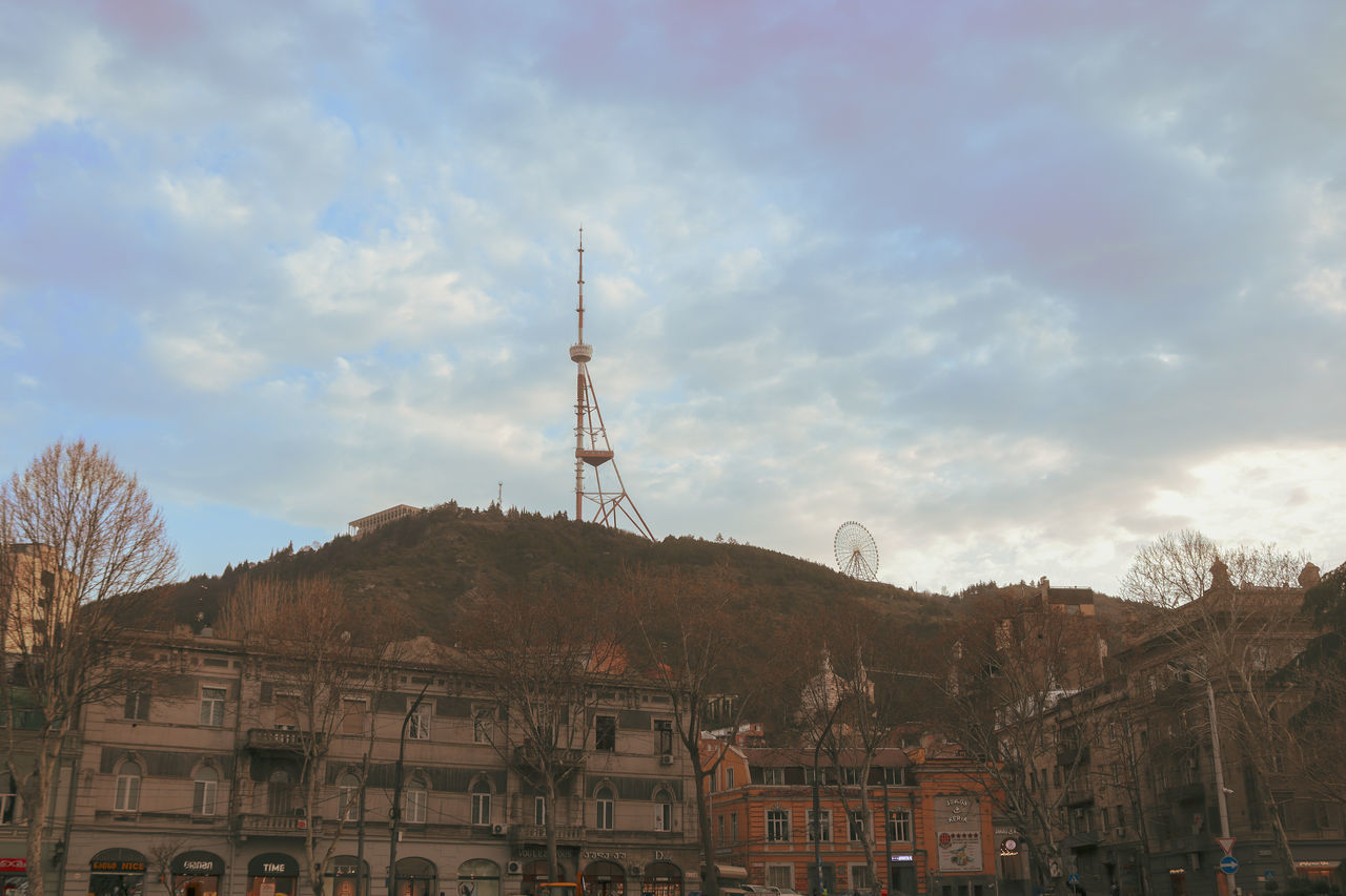 LOW ANGLE VIEW OF BUILDINGS AGAINST SKY