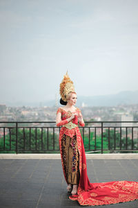 Woman wit traditional custome wedding