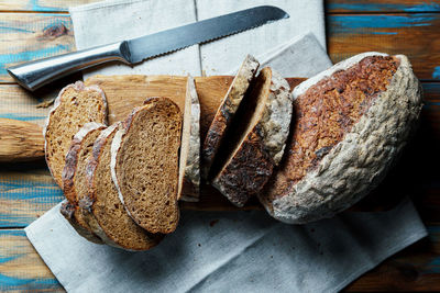 Close-up of bread on cutting board