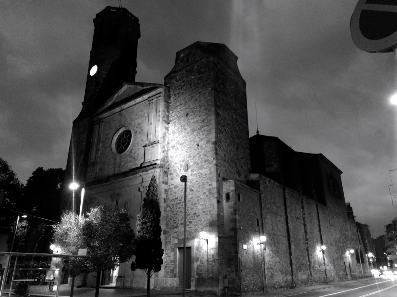 LOW ANGLE VIEW OF ILLUMINATED BUILDINGS AT NIGHT