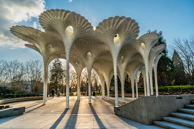 The entrance to bellevue city park in bellevue, washington.