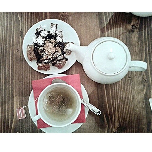 coffee cup, food and drink, drink, coffee - drink, refreshment, saucer, table, coffee, freshness, indoors, cup, spoon, still life, frothy drink, directly above, high angle view, beverage, tea cup, breakfast, tea