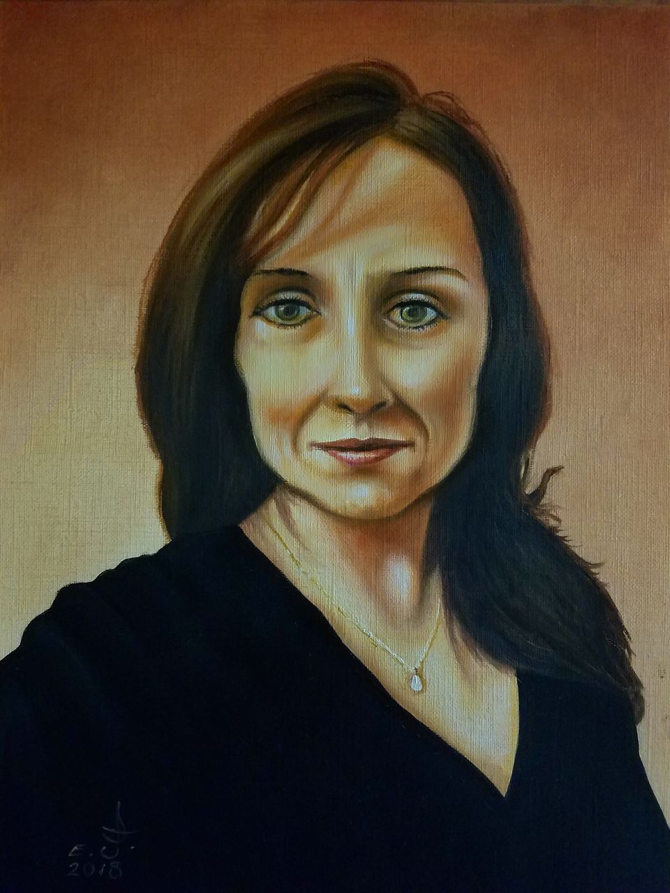 PORTRAIT OF SMILING WOMAN