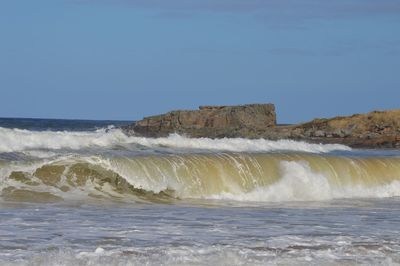 Waves splashing on rocks