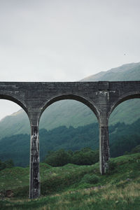 Arch bridge against sky