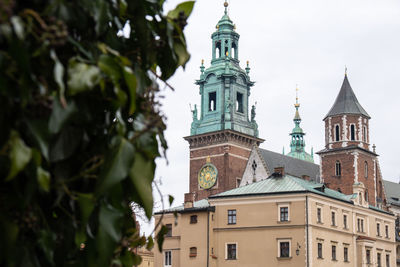 Royal wawel royal castle in krakow in rainy early spring weather in poland. historic castle in the