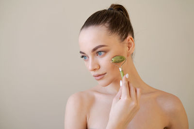 Beauty and spa women. beautiful young woman using gua-sha jade stone roller