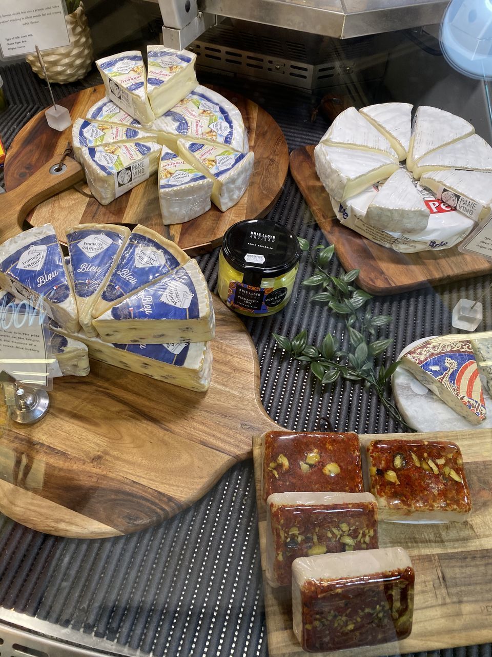 HIGH ANGLE VIEW OF SPICES ON TABLE