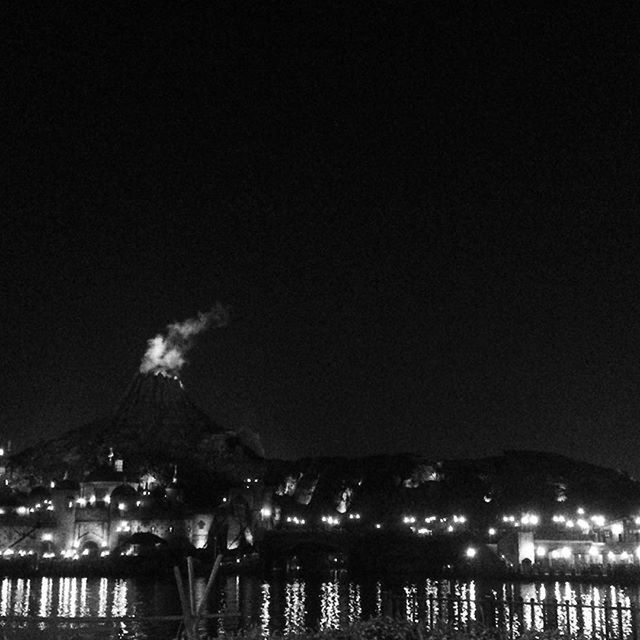 night, illuminated, water, bridge - man made structure, connection, built structure, architecture, river, sky, waterfront, bridge, copy space, sea, city, clear sky, suspension bridge, engineering, outdoors, reflection, dusk