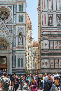 Tourists on the square at the cattedrale di santa maria del fiore in florence