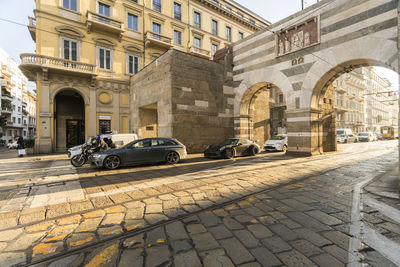 Archi di porta nuova, alessandro mansioni street in milano