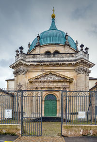 View of temple building against cloudy sky