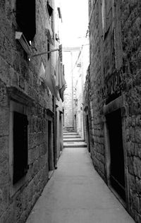 Narrow alley in alley