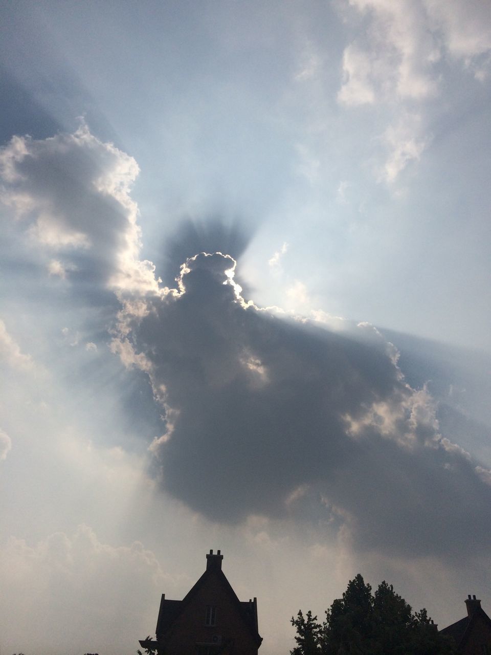 sky, cloud - sky, low angle view, building exterior, architecture, built structure, cloudy, silhouette, cloud, high section, nature, tree, beauty in nature, religion, sunbeam, spirituality, place of worship, sunlight, sun