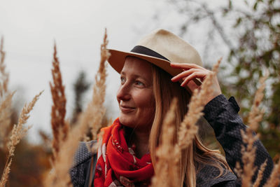 Portrait of blong girl among the rye