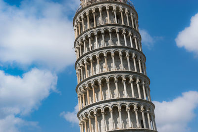 Close up of the leaning tower of pisa with a beautiful blue sky with clouds