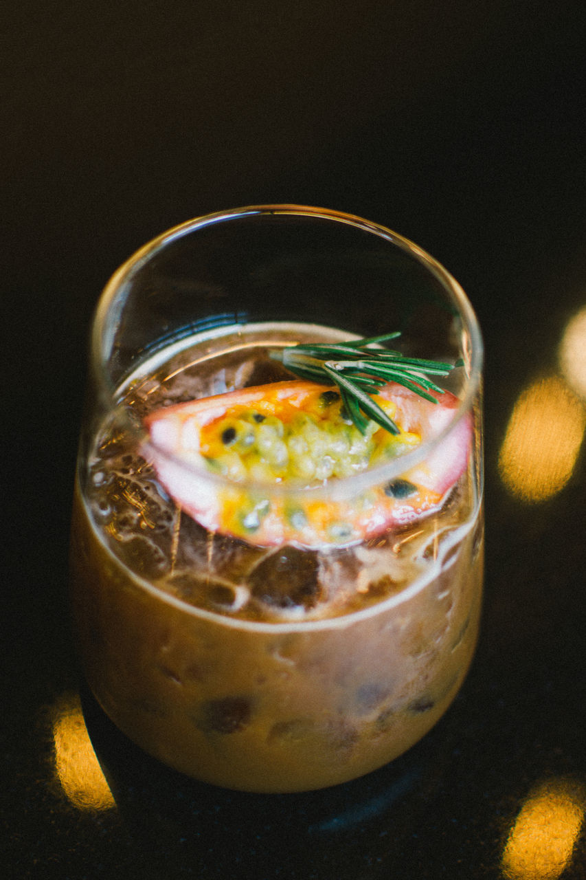 CLOSE-UP OF DRINK IN GLASS ON TABLE