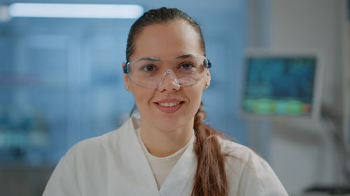 Portrait of young woman wearing eyeglasses