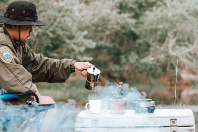 Man holding coffee cup