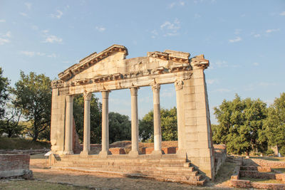 Ruins of ancient greek architecture in apollonia, near the village of pojan, fier county, albania