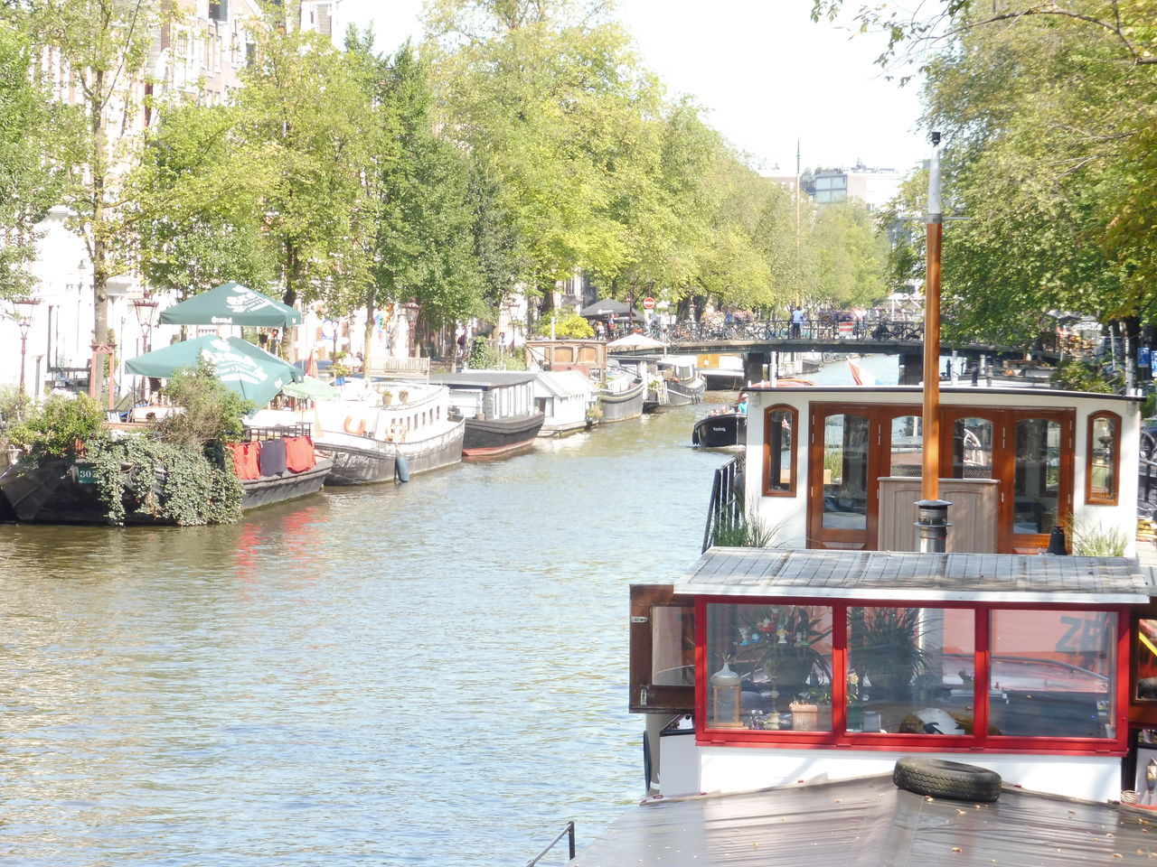 BOATS MOORED IN RIVER BY CITY