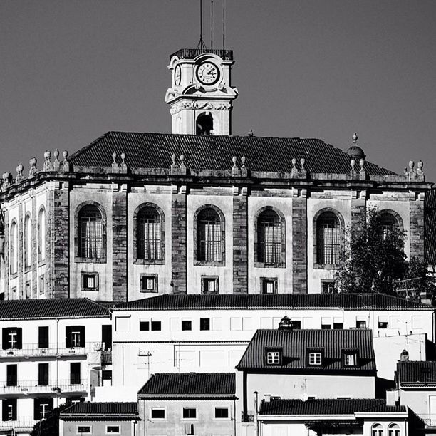 building exterior, architecture, built structure, window, low angle view, church, religion, clear sky, facade, place of worship, building, sky, arch, city, clock, day, spirituality, balcony