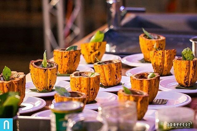 food and drink, food, freshness, variation, indoors, abundance, choice, for sale, retail, in a row, still life, large group of objects, arrangement, selective focus, focus on foreground, market stall, close-up, market, table, store