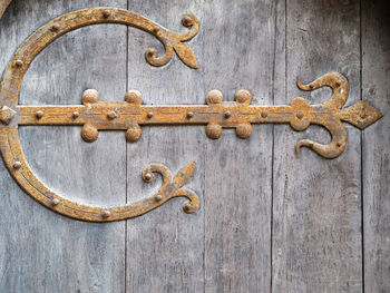 Close-up of rusty chain on wooden door