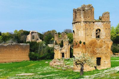 Old ruin building against sky