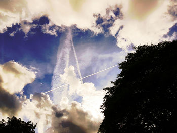 Low angle view of vapor trail in sky