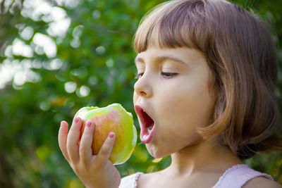 Close-up of girl eating apple