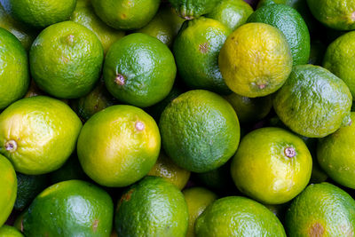 Full frame shot of lemon fruits in market