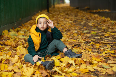 Portrait of young woman sitting on field
