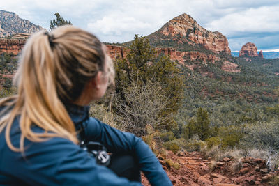 Hiking on soldier's pass in sedona