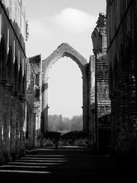 Colonnade in fountain abbey