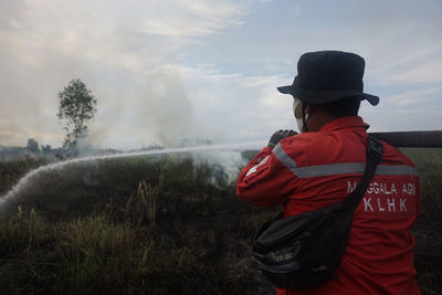 Firefighters extinguish forest and land fires in ogan ilir regency, south sumatra, indonesia.