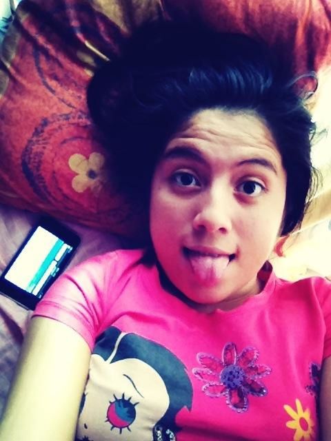 Aqui con mi Ipad y Ipod <3