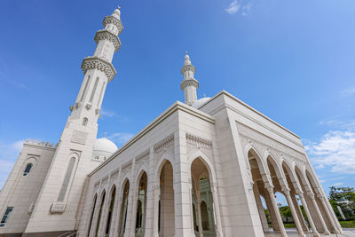 Beautiful islamic architecture of sri sendayan mosque the new and biggest mosque in seremban todate