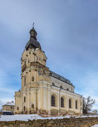 18th century baroque trinity church in mykulyntsi village, ternopil region of ukraine,  a winter day