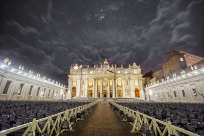 Saint peter's basilica night view from saint peter's square in vatican city