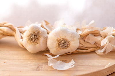 Garlic bulbs on cutting board