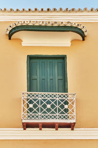 Small balcony in romantic style. brunet palace in colonial historic center of trinidad, cuba. 