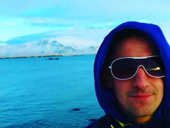 Portrait of mid adult man in sunglasses against sky