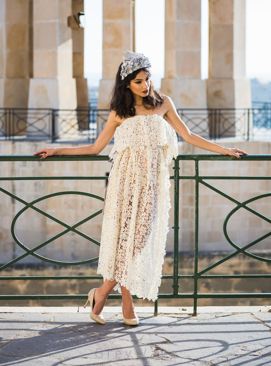 FULL LENGTH OF YOUNG WOMAN WEARING HAT